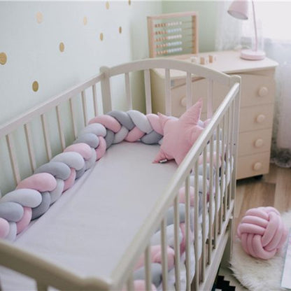 Tresse de lit elegante chambre bebe